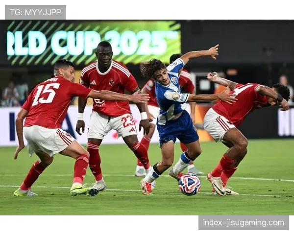 为迎世界杯,智利赛场进行大规模土方作业以降低赛道风险 为迎世界杯,智利赛场进行大规模土方作业以降低赛道风险