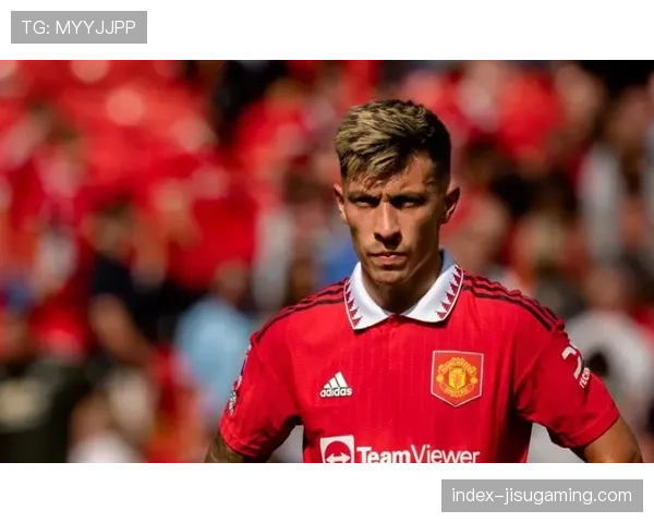 人物侧写：从纯盯人中卫到防线指挥官，曼联队长利桑德罗的战术转型之路