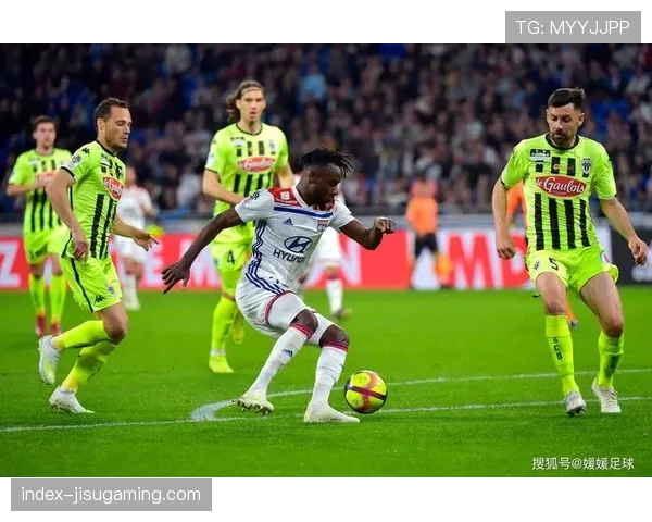 里昂2-2战平摩纳哥，补时阶段连入两球惊险扳平